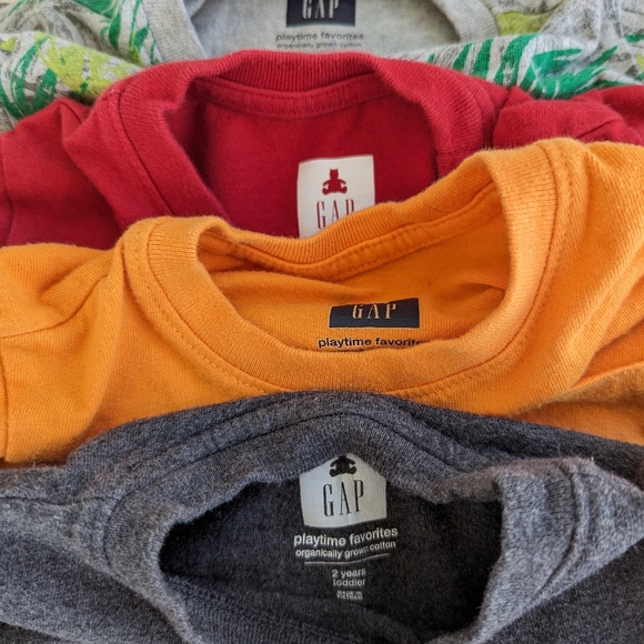 Gap playtime favorites 4 shirts size 2 yrs - Picture 5 of 6